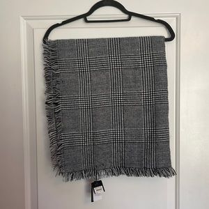 Black and white houndstooth plaid blanket scarf